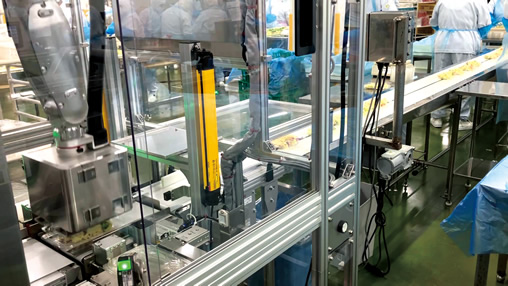 Operation of the lid-closing robot